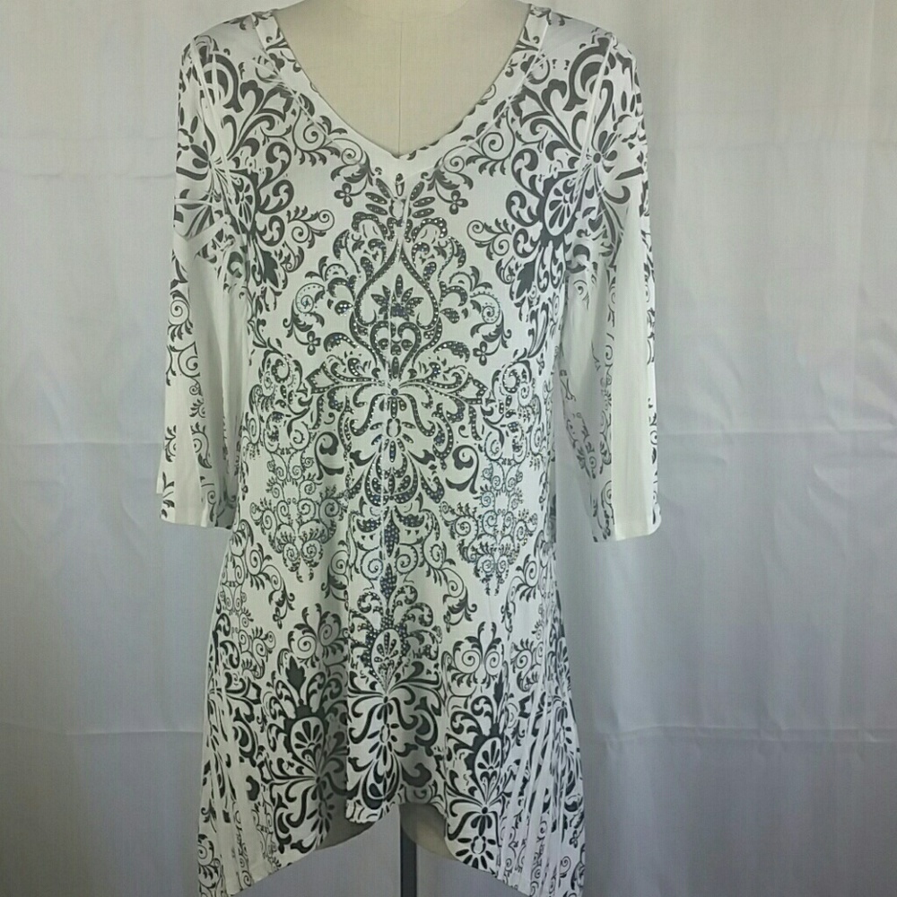 Shark bite tunic white and black